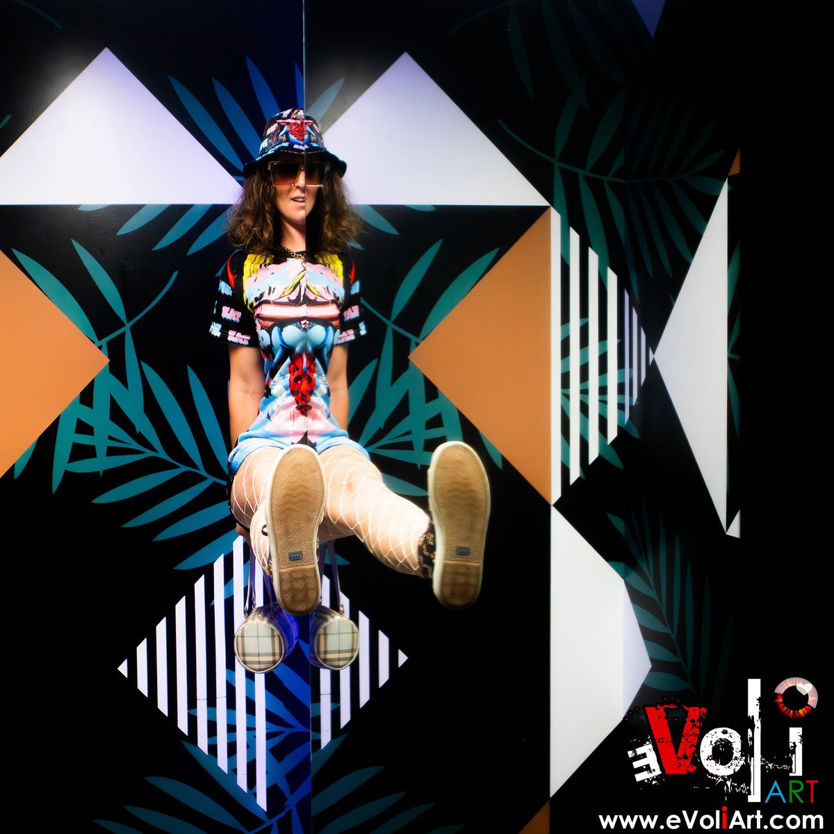 underlab's tweet image. 🎨When erotic art meets rap royalty.
@PrincessPoiised in “Come (Eat)” gear, painted against Miami's wildest backdrops.
Skirt, Tank, Dress, Bucket Hat—all part of the collection.
💻 Full gallery inside. bit.ly/AmandaPLZ-EVOL