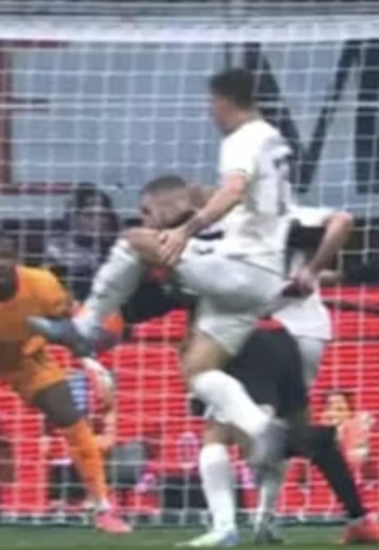 RisorgINT's tweet image. Vedere i #milanisti gridare allo scandalo e alla Marotta League per un rigore SACROSANTO dato all'#Inter ieri contro il Pisa fa abbastanza ridere, quando loro hanno ricevuto molteplici favori arbitrali da inizio campionato ad oggi.

Che bella la #FurlaniLeague

 #brucioridiculo