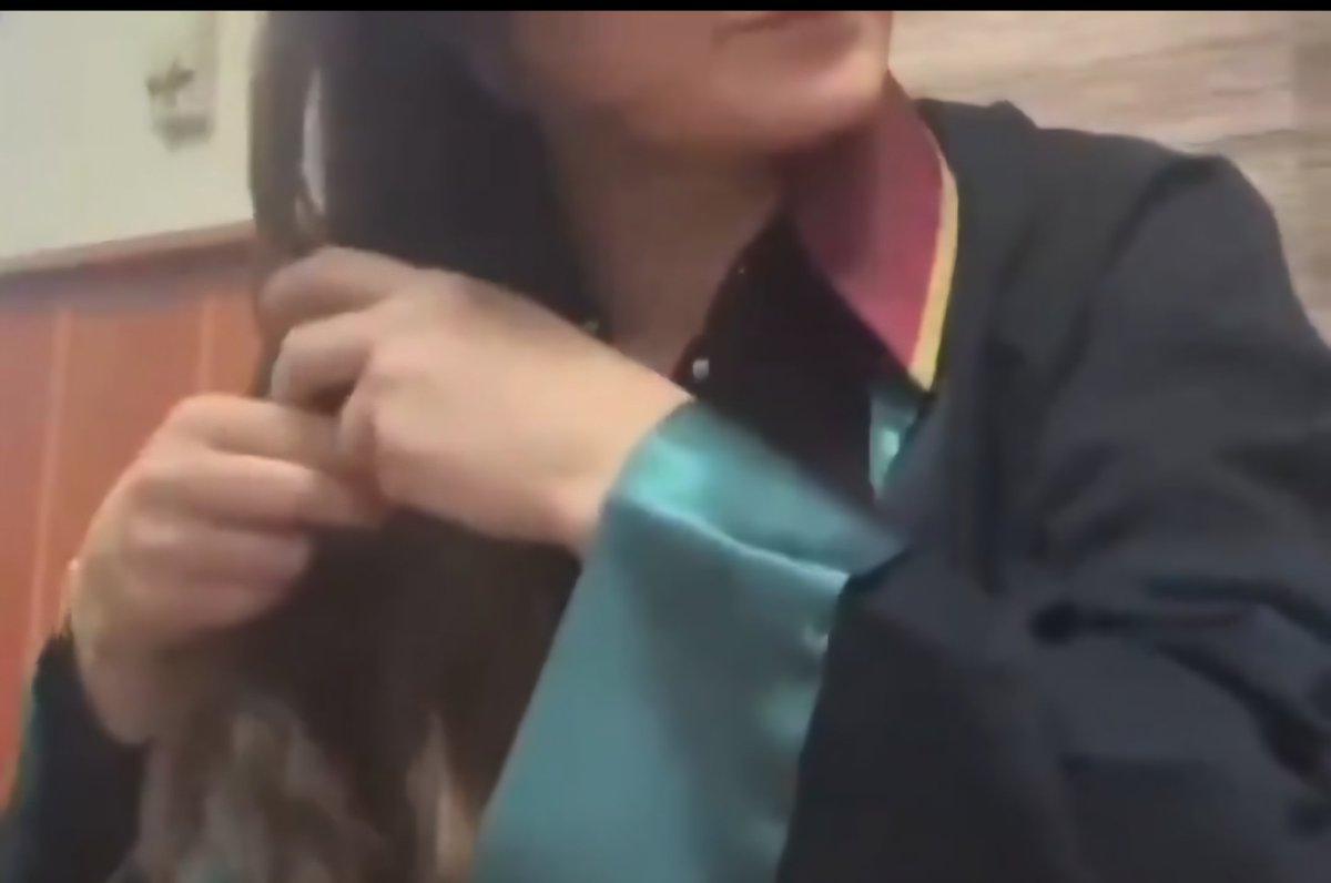 Tanınmayacağını düşünüp paylaşmış,Şimdi tiktok,tweeter ve instegramdan videoyu kaldırmış,lütfen yayalım..kimse dava götürmesin 🙏