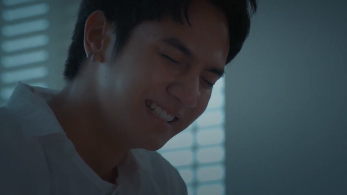 peartunwarat's tweet image. ขอร้องอย่าจบแบบนี้ หักมุมอีกทีได้มั้ย ดลแกล้งตายที คู่นี้ยังรักกันได้อีก จะร้องนะ 
คิดถึงประโยคที่ธันบอกเลย 

“อย่าปล่อยให้คำว่า ถ้า/แต่ว่า/เดี๋ยวก่อน มาเป็นอุปสรรคในชีวิตเราเลย”

#RelovedTheSeries #RELOVED_EP8