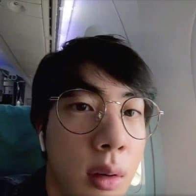 eniaisbored's tweet photo. oigan que nos hayamos quedado sin boleto no es luz verde para ir a comprar con revendedores eh, las ando vigilando.
No fomentemos REVENTA a precios exorbitantes por desesperación okei? OKEI?

#BTS_WORLDTOUR_MEXICOCITY https://t.co/5GrmFNymKc