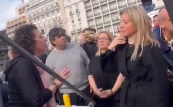 4fABkkc5xTv2aek's tweet image. 🔴Ο «εισοδισμός» των τροτσκιστών, η ΑΝΤΑΡΣΥΑ και το υπό δημιουργία κόμμα της κ. Καρυστιανού.
🔴Ανάμεσα στα αριστερά κόμματα που προσέγγισαν, «υιοθέτησαν» και περιέφεραν στις πλατείες την κ. Μαρία Καρυστιανού, ήταν και η ΑΝΤΑΡΣΥΑ. Μάλιστα, εκμεταλλευόμενη την οργανωτική διάλυση…