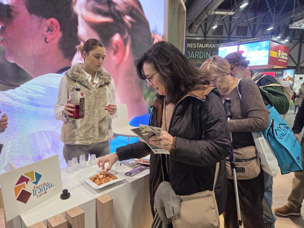 📣En #Fitur  a tope con nuestras catas y degustaciones. Esta tarde cata de #PacharánAzanza y #RosquillasManchingo.Que éxito las catas de nuestros artesanos!😍😍