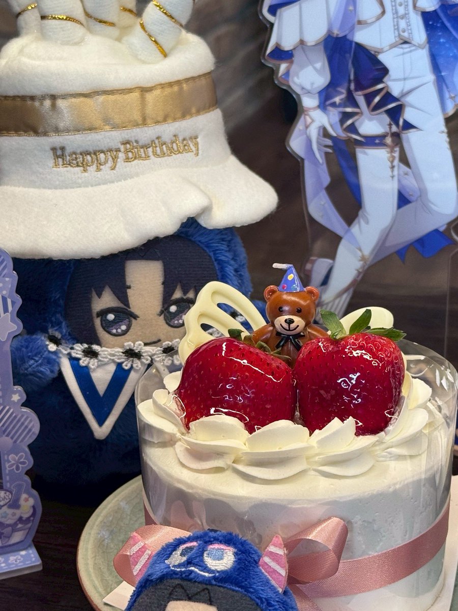 เนียนๆ ได้อยู่นร้า 😻🫶🏻💙🧸🎂
(บุคคลที่ซื้อเซ็ตเทียนหมี 5 ชิ้นเพื่อมาปักเพียงชิ้นเดว)