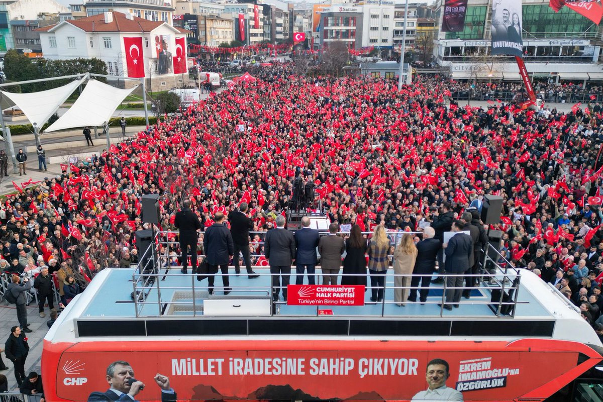 Genel Başkanımız Özgür Özel, Yalova’da Cumhuriyet Meydanı’nda düzenlediğimiz ‘Millet İradesine Sahip Çıkıyor’ eyleminde vatandaşlara hitap etti.

"19 Mart darbesinden sonra 310’uncu günde bugünün iktidarının yarının iktidarına, bugünün cumhurbaşkanının yarının cumhurbaşkanına