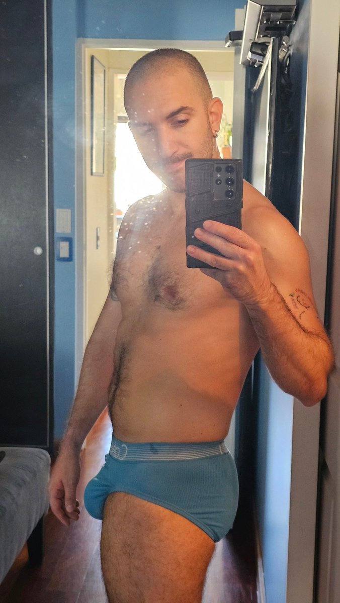 fdchola's tweet image. Me quejo de los espejos del gym y en casa está igual