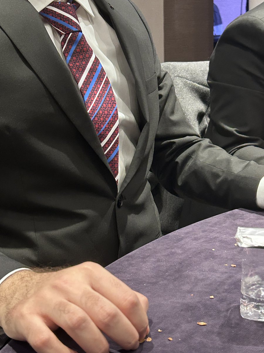 hocayla ordu da bir düğünde rast geldik. ayaküstü sohbetimizden yaptığım çıkarımlara göre yazın başkanlık için yayladan iniyor.