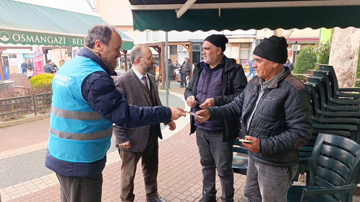 SPOsmangazi's tweet photo. 📍 Yeşilova Mahallesi Buluşması

İlçe Başkanımız Ali Öncel, Yeşilova Mahalle Meydanı’nda kıymetli hemşehrilerimizle bir araya gelerek hasbihal etti. Vatandaşlarımızın talep ve görüşlerini dinleyen Başkanımız, samimi sohbetler eşliğinde gönül köprüleri kurdu. https://t.co/2LAwgVaXzw