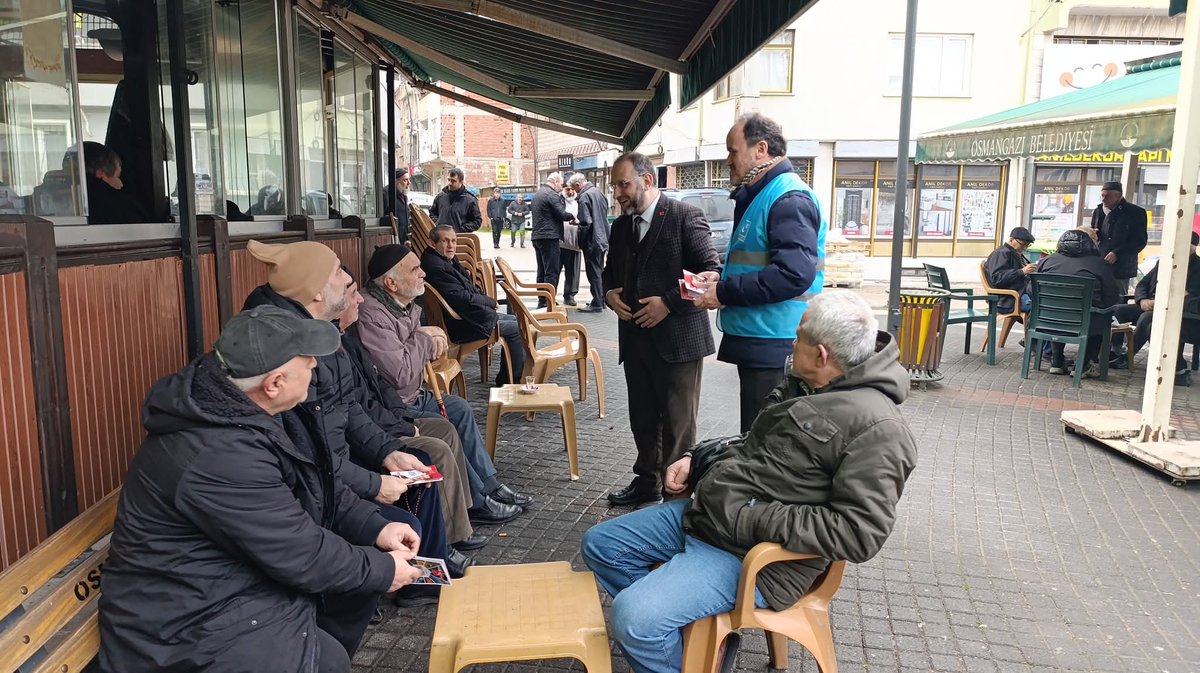 SPOsmangazi's tweet photo. 📍 Yeşilova Mahallesi Buluşması

İlçe Başkanımız Ali Öncel, Yeşilova Mahalle Meydanı’nda kıymetli hemşehrilerimizle bir araya gelerek hasbihal etti. Vatandaşlarımızın talep ve görüşlerini dinleyen Başkanımız, samimi sohbetler eşliğinde gönül köprüleri kurdu. https://t.co/2LAwgVaXzw