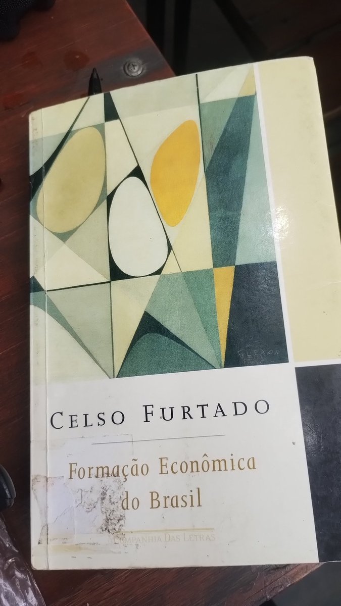 Nem Gilberto Freyre nem Darcy Ribeiro trazem explicações satisfatórias. Querem entender o Brasil, comecem por esse livro aqui. Se você não entende a estrutura econômica da sociedade e a evolução dessa estrutura, você não entende nada.