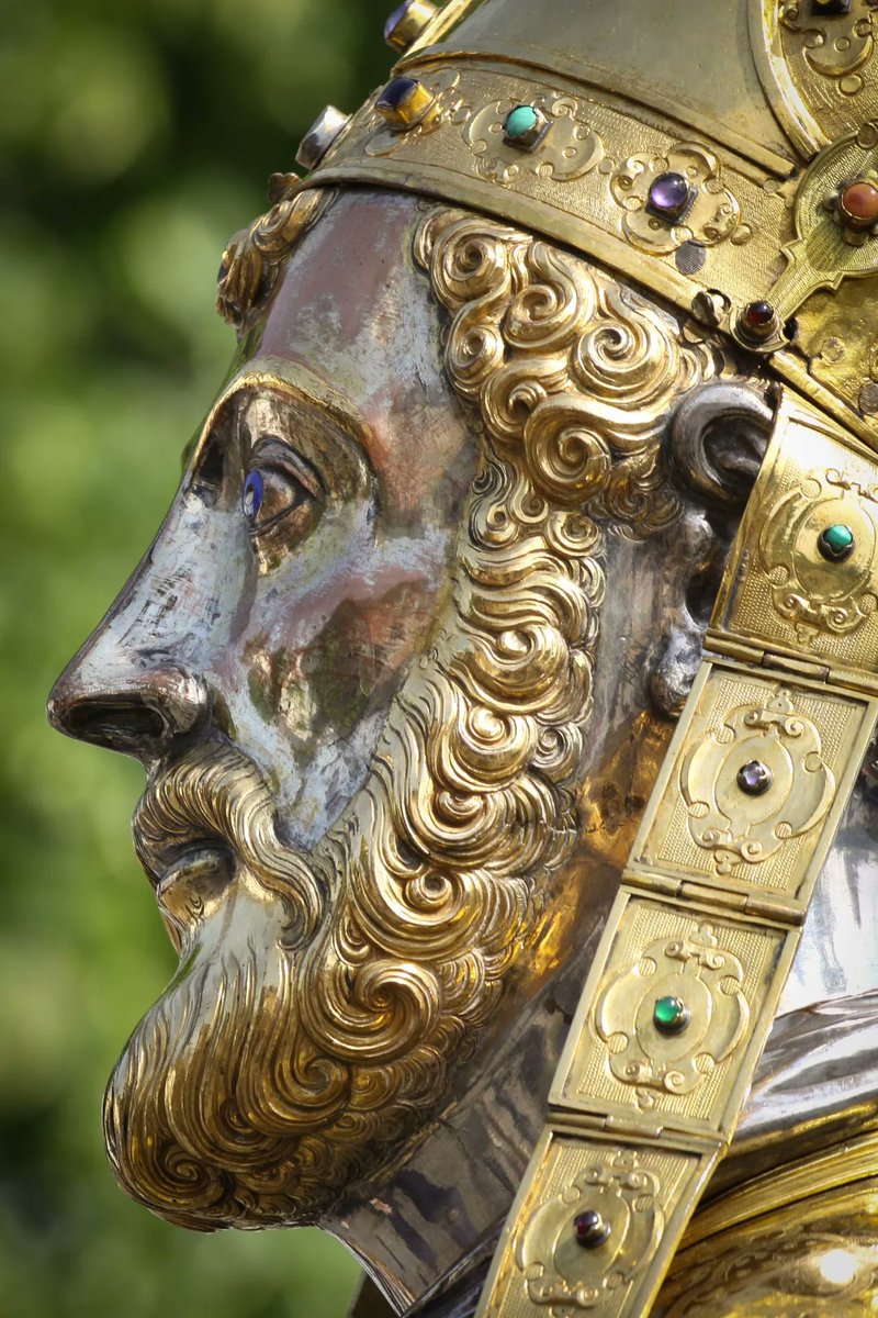 nexus_fidei's tweet photo. This is what revival looks like: every 7 years in June, Catholics in Maastricht walk a 700-year pilgrimage route with the relics of St. Servatius. A tradition that had been banned is once again bringing people together in faith. https://t.co/VrMcSK3GIg https://t.co/Sr6NyXprOR