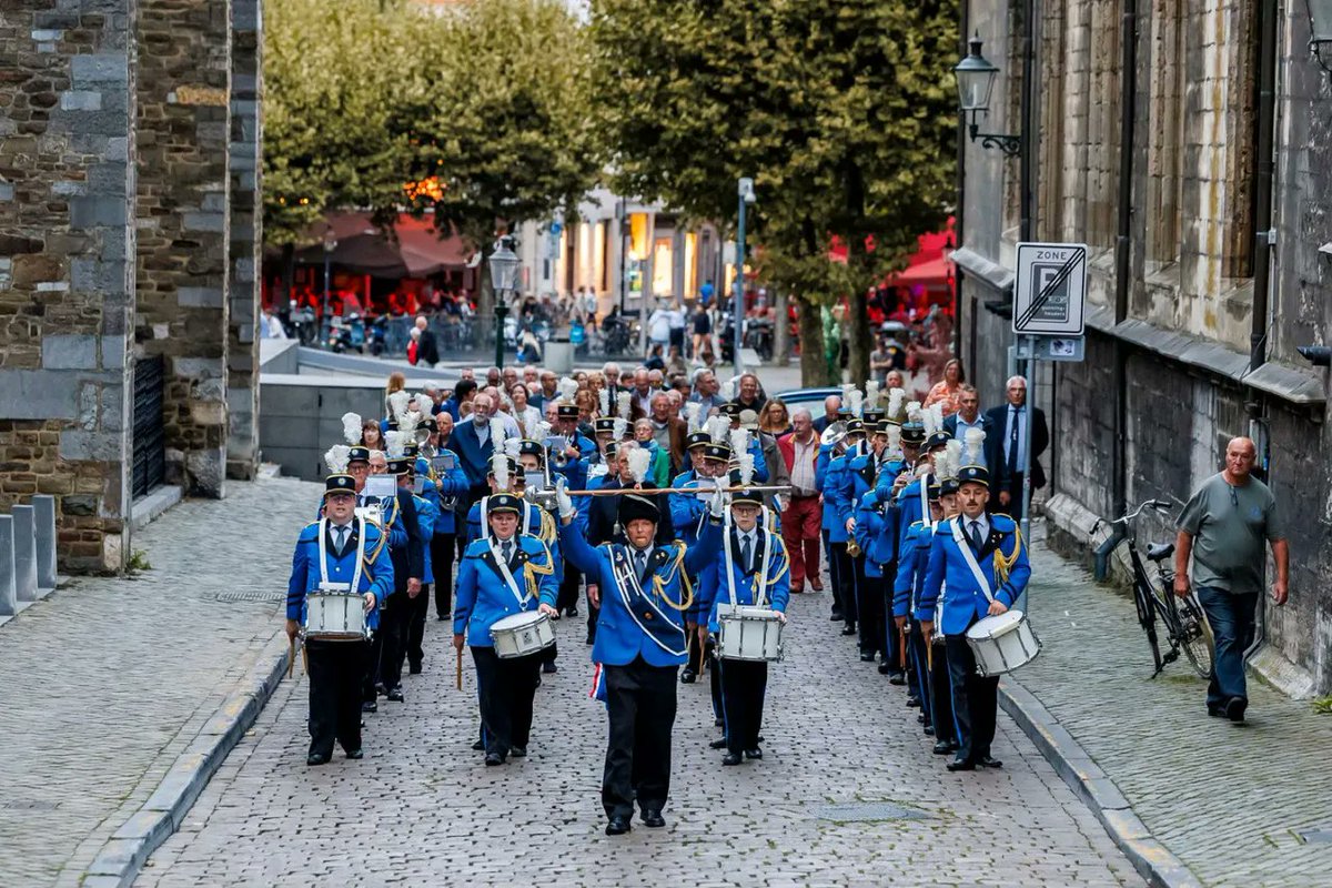 nexus_fidei's tweet photo. This is what revival looks like: every 7 years in June, Catholics in Maastricht walk a 700-year pilgrimage route with the relics of St. Servatius. A tradition that had been banned is once again bringing people together in faith. https://t.co/VrMcSK3GIg https://t.co/Sr6NyXprOR
