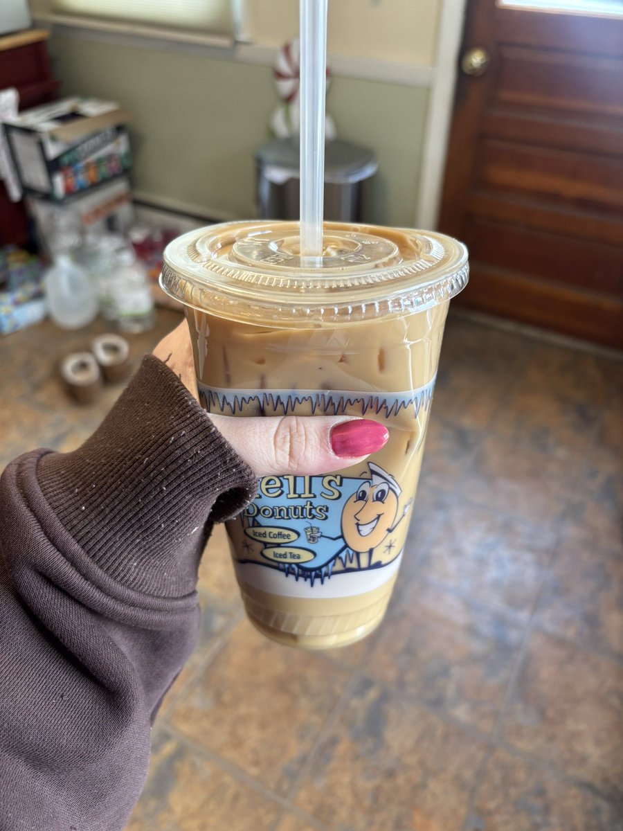 anngeleenuh's tweet photo. not dunkin so i kinda feel like a fraud #gripcheck https://t.co/P8M9o4hzp2