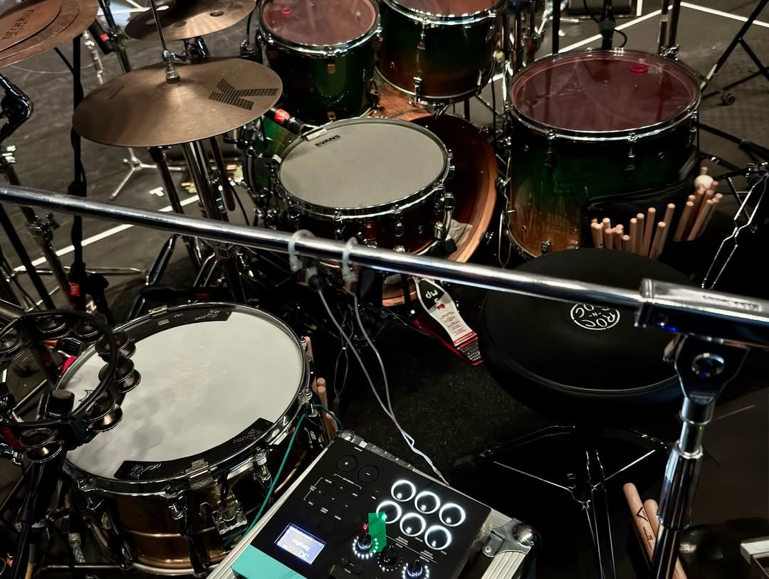 dowoon’s drum set for the decade concert in manila 🥁