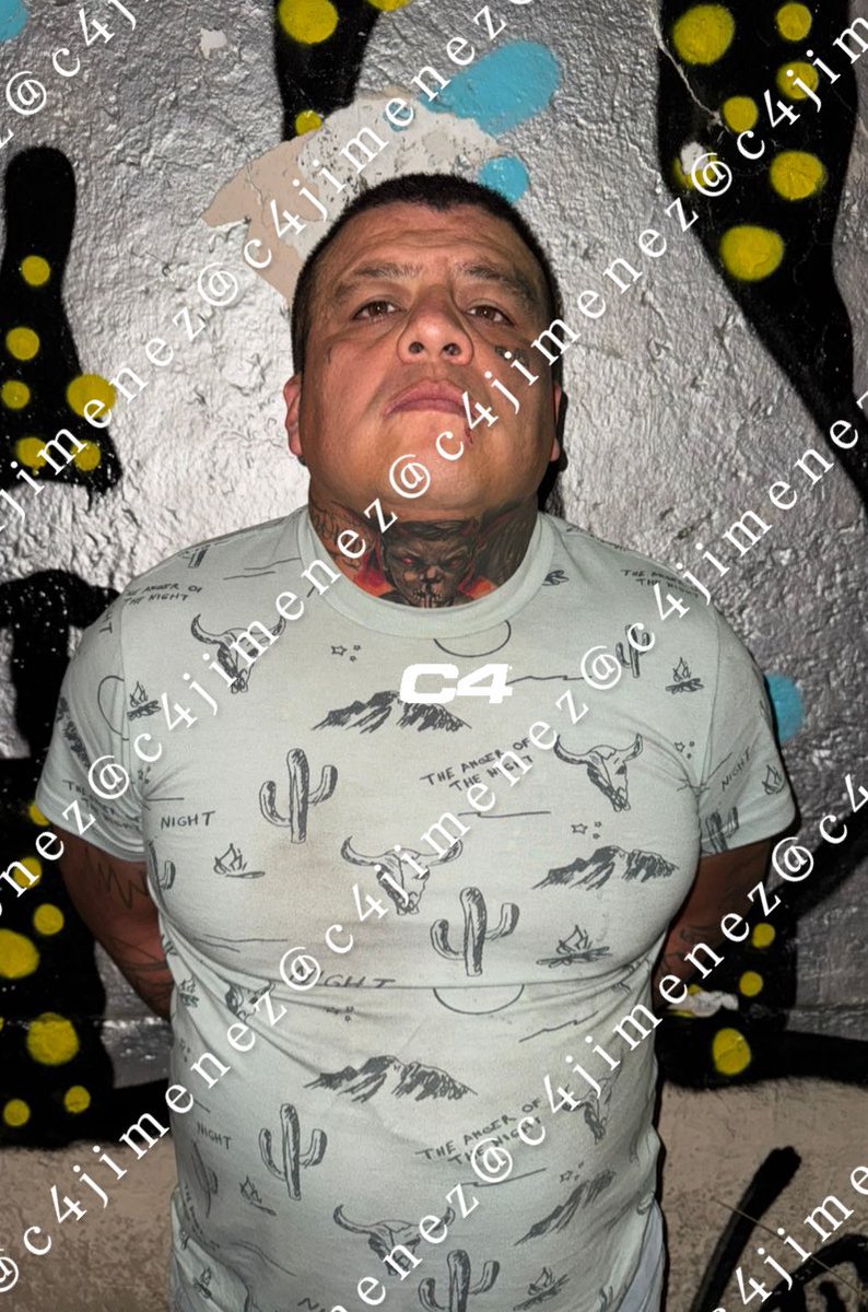 c4jimenez's tweet image. OOOTRO AMIGO de @SandraCuevas_ DETENIDO con DROGAS, ARMADO…
Así acabó anoche Benoni Fernández Rosas.
Es el exreo y traficante q le ayudó a la señora a organizar su rodada en la q murió un joven.
Agentes de Inteligencia de @SSC_CDMX lo atraparon así: con un arma, coca, mota…