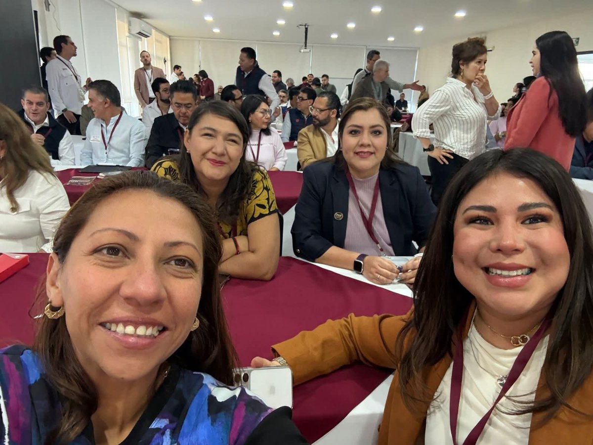 evelyn_parraA's tweet photo. Presentes en la Esc. Municipalista de MORENA y el Instituto Nacional de Formación Política,
un espacio de diálogo y formación donde alcaldesas y alcaldes de todo el país compartimos experiencias y refrendamos nuestro compromiso con un gobierno cercano a la gente. https://t.co/ROjmnGeEqo