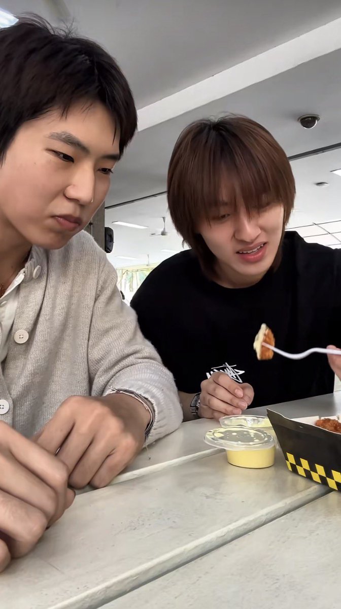 dearmytmk's tweet image. มีคลิปไหนพ่อค้าไม่กินด้วยบ้าง5552555555255555525555

#kongjiro #fatfries