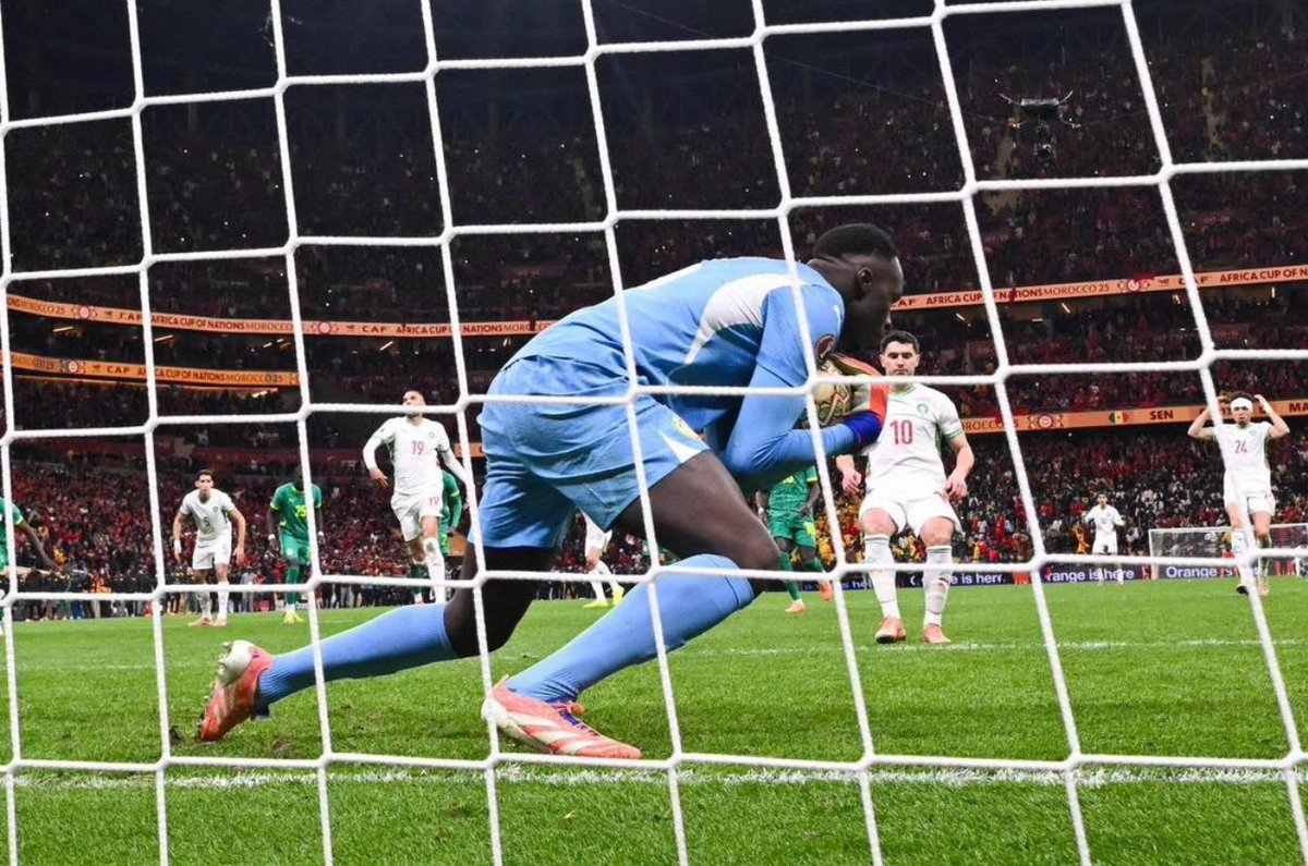 Les pseudo-féministes pensaient pouvoir divertir le Docteur… pufff 😮‍💨
Les répliques du Doc les ont calmées
Elle les a démontées phrase par phrase, plus de répliques que d’arguments 😂😂😂😂