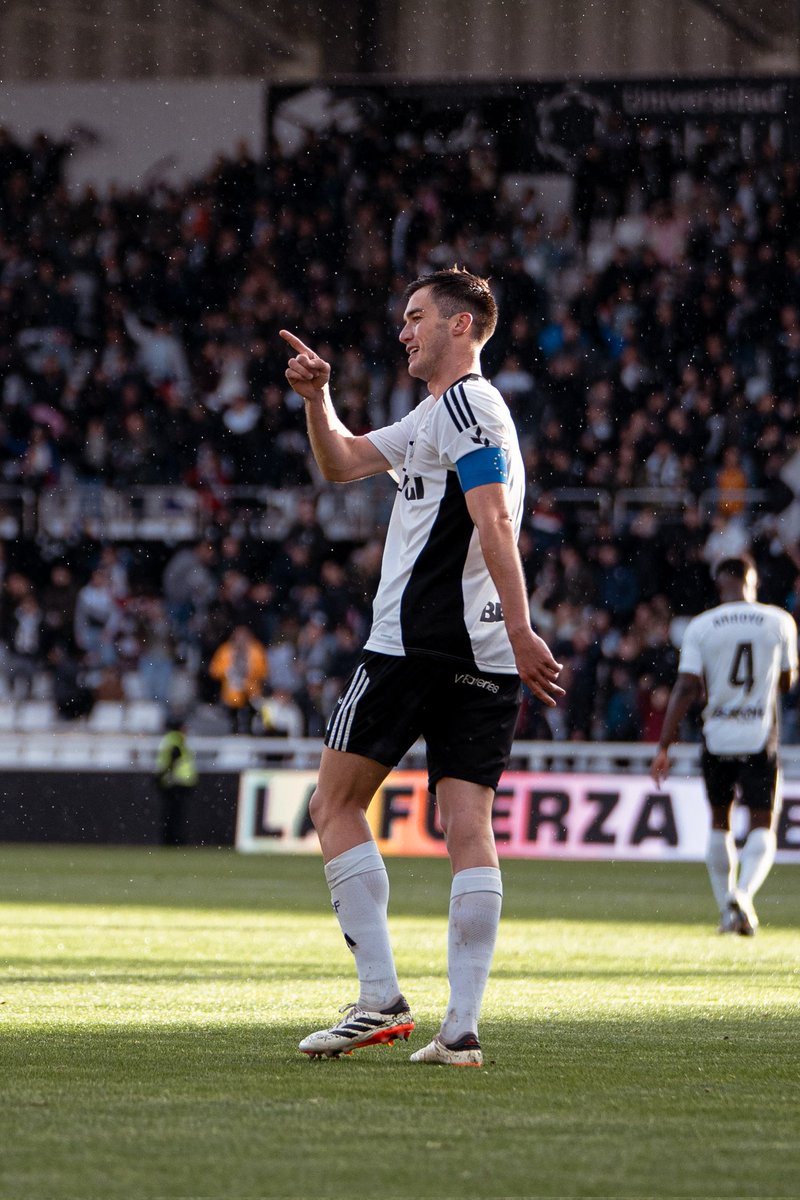 Todo lo que no sea que Aitor Córdoba se despida de la que ha sido su casa los últimos 7 años el próximo sábado en El Plantío, me dejaría muy muy frío. El último héroe de Almendralejo y  capitán no puede salir por la puerta de atrás con un simple comunicado en redes sociales.