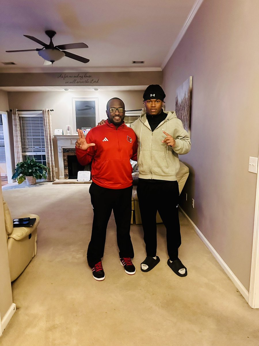 Had a great home visit with <a href="/CoachCBarclay/">Chris Barclay</a>! #AGTG 
<a href="/LouisvilleFB/">Louisville Football</a> <a href="/Coachadkinsd/">Dustin Adkins</a> <a href="/OlaFBRecruits/">Ola High School Football Recruits</a>