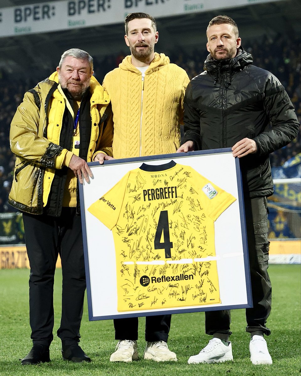 🟡🔵©️ 𝗚𝗥𝗔𝗭𝗜𝗘 𝗖𝟰𝗣 💛💙

#DaiGialli #Modna