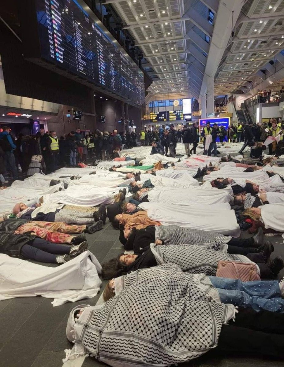 Batı dünyası Gazze'yi unutmadı. Biraz imanı, biraz vicdanı olan Gazze'yi asla unutmaz, gündemden düşürmez!..