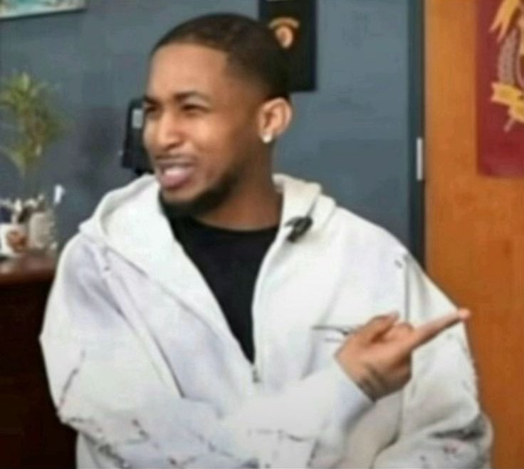 2xsam_'s tweet image. The worst thing to be rn is broke.