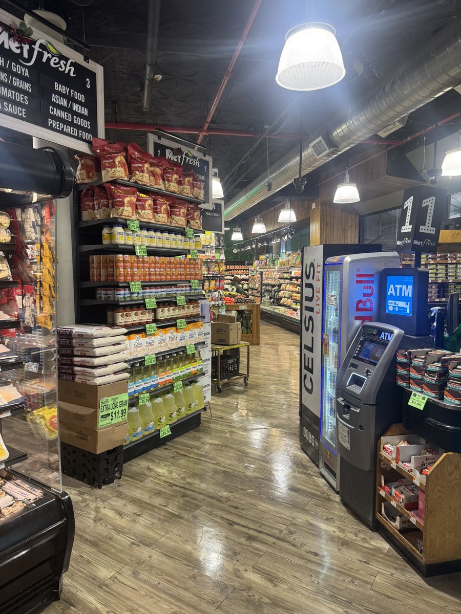 meanwhile my local grocery store in Bushwick this morning 🩷🫡