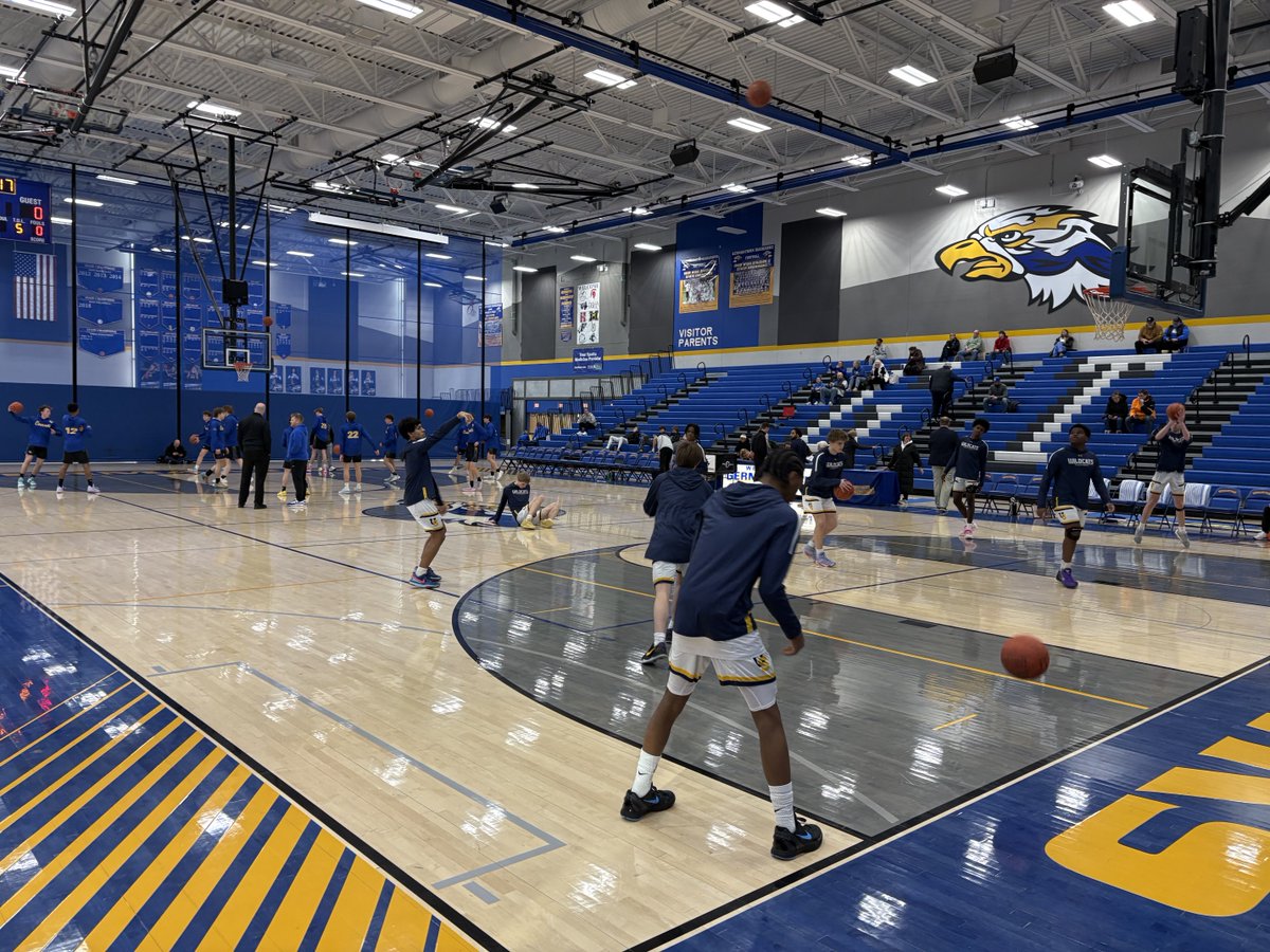 WisBBYearbook's tweet photo. Warhawk Invite at Germantown about to tip off with University School taking on Delavan-Darien. https://t.co/Tdfqk63rrQ