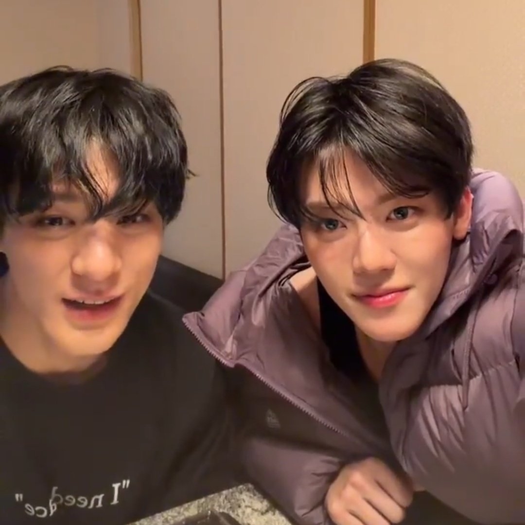 데뷔10년차에 이정도 미모 유지해야 꽃미남크루라는 조합명이 붙는구나