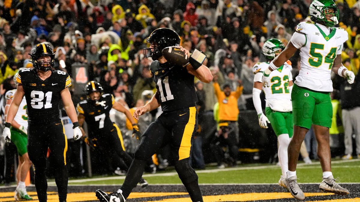 Iowa football QB Mark Gronowski turning heads at East-West Shrine Bowl hawkeyeswire.usatoday.com/story/sports/c…