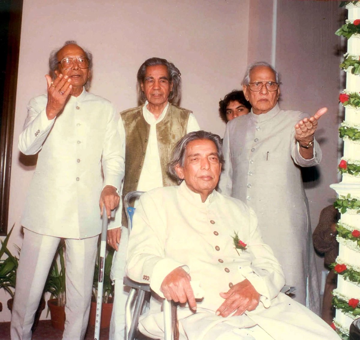 🙏👏🌹🤝Veterans! Always present in recall. They, their words in poetry, songs, their music.