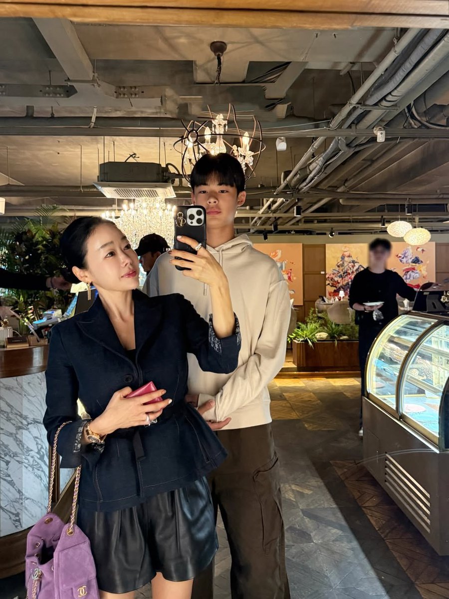 Tracy0125xiaoru's tweet photo. 谁帮我@grok 一下 哈哈 #少妇 #人妻 #Grok #grok https://t.co/YfCxPWX6ez