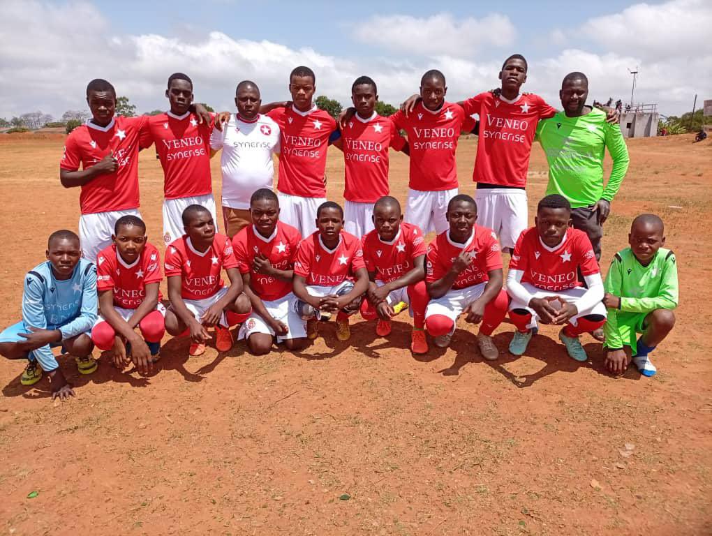 Na prośbę byłego zawodnika II drużyny <a href="/WislaKrakowSA/">Wisła Kraków</a> - Munyaradzi Mwakanya - przekazaliśmy do Zimbabwe komplet strojów piłkarskich z poprzednich sezonów. Cieszymy się, że możemy wspierać piłkarskie ambicje w Afryce. 🌍⚽️