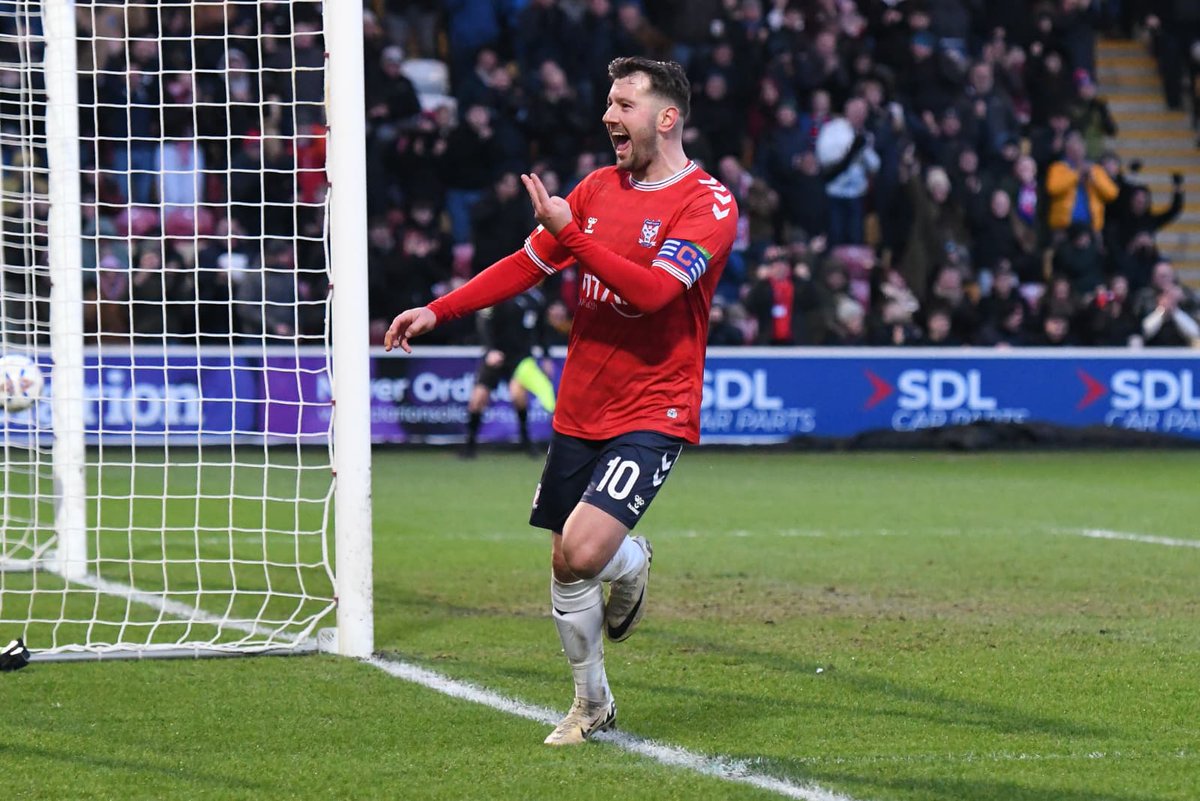 ⚽️⚽️⚽️

📸 <a href="/tom_poole87/">Tom Poole</a>

5-0 | #YCFC 🔴🔵