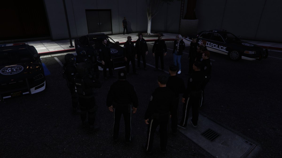 Was hält der Samstag in Los Santos für uns bereit? Davis im Dienste der State Police unterwegs. Schauen wir mal was das gibt: twitch.tv/xdanidii. #LuckyV