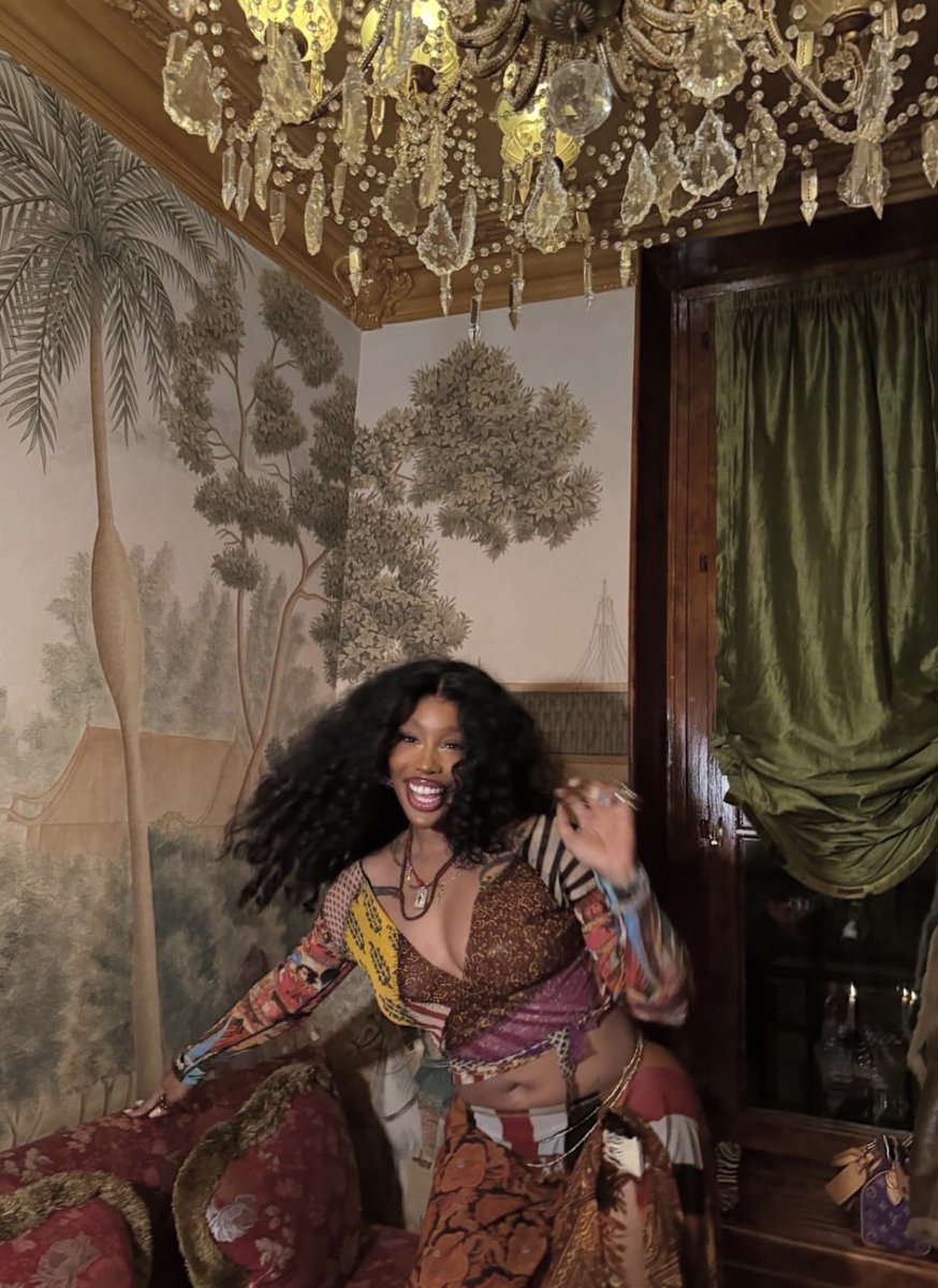 Much's tweet image. #SZA hosted a party last night in Paris for fans, in honour of her collab with Vans!

[via/IG @sza, szaspaceindo]