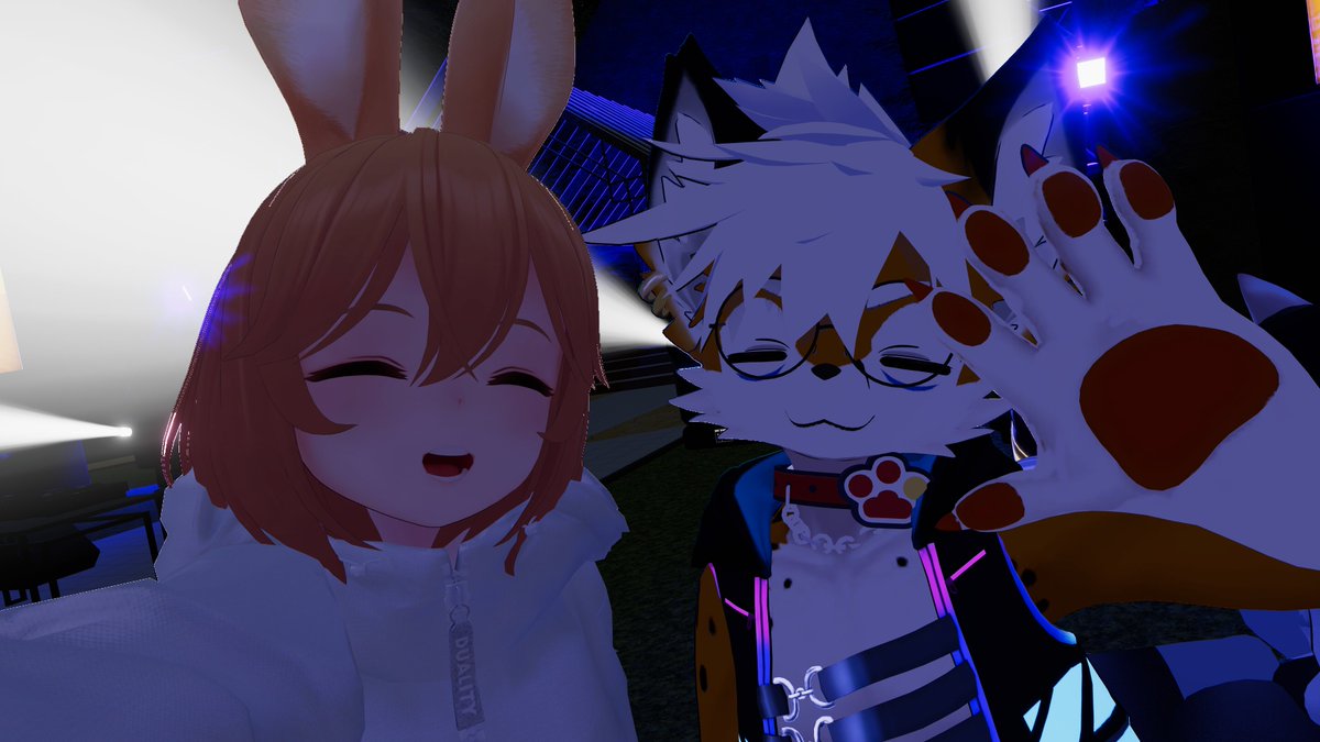 monkin_vrc's tweet photo. ケモクラ、めちゃアウェイだったけど久しぶりにTenkitsuneと会えたしMixも聞けたので非常に良かった https://t.co/xS2mZF49uk