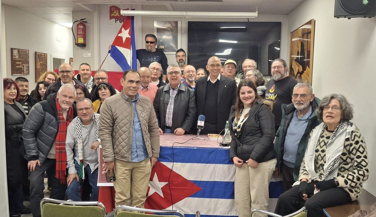 Inolvidable encuentro, junto a nuestro embajador Marcelino <a href="/MMedina_Glez/">Marcelino Medina</a>, con los amigos de la solidaridad con #Cuba en #España en el que sentimos todos la presencia de nuestro eterno Comandante en Jefe #Fidel 
#CubaEstáFirme