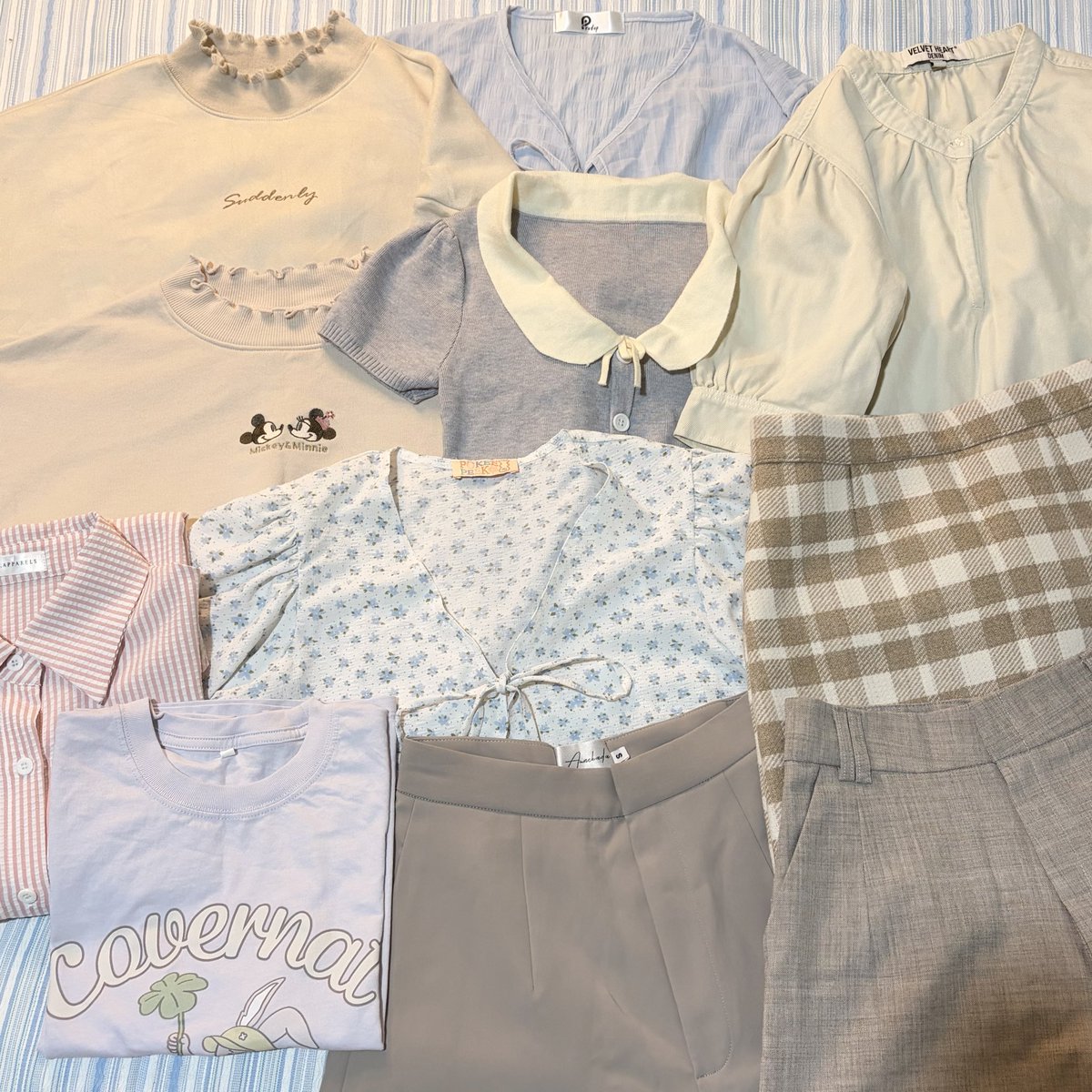 𝜗ৎ hi girl preview🪸

♡˚  jelly Uniqlo งานไอจีงานน่ารักๆเพียบบ ราคาดีเหมือนเดิมค้าบบ ปักรอเล้ยย🫳🏻🍒

*🖐🏻 ปักรีฟอล -5฿ 
ค่าส่ง 40/4up 50 ค้าบ

 ลงวันจันทร์ 26/1 สองทุ่มค่า🌟🧏🏻‍♀️
#ส่งต่อเสื้อผ้า #ส่งต่อเสื้อผ้ามือสอง #เสื้อผ้ามือสอง #เสื้อผ้ามือ2 #โล๊ะตู้เสื้อผ้า #โล๊ะตู้