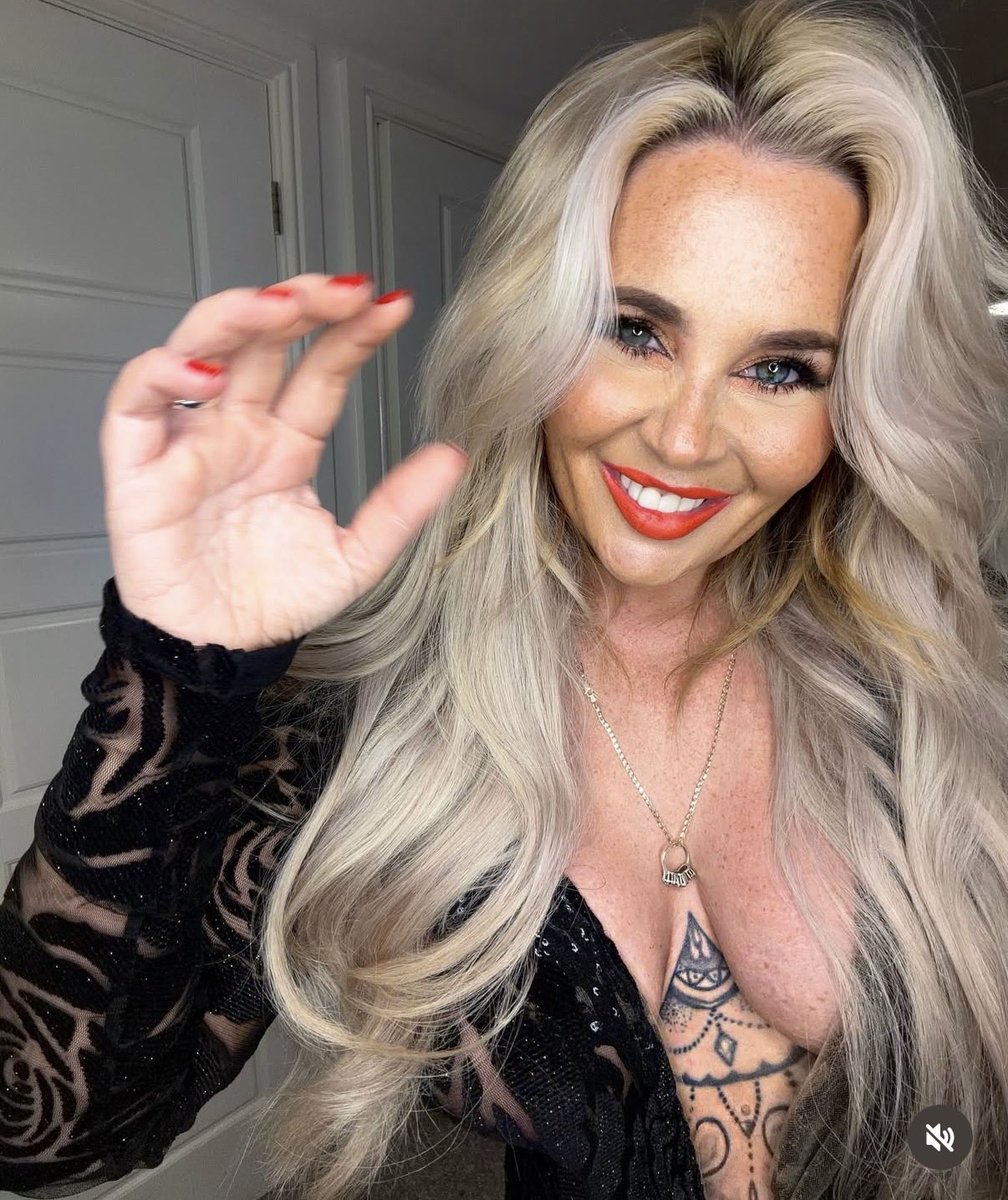 Rebecca Jane tweet media