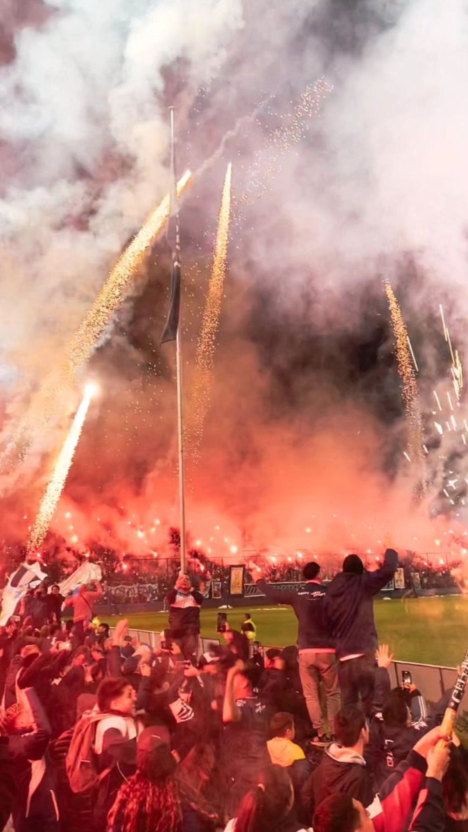 Felices 113 años #IndependienteRivadavia mi vida junto a vos, con la familia que uno eligió desde el primer día que se piso la Catedral.

Que los momentos de gloria van a volver...