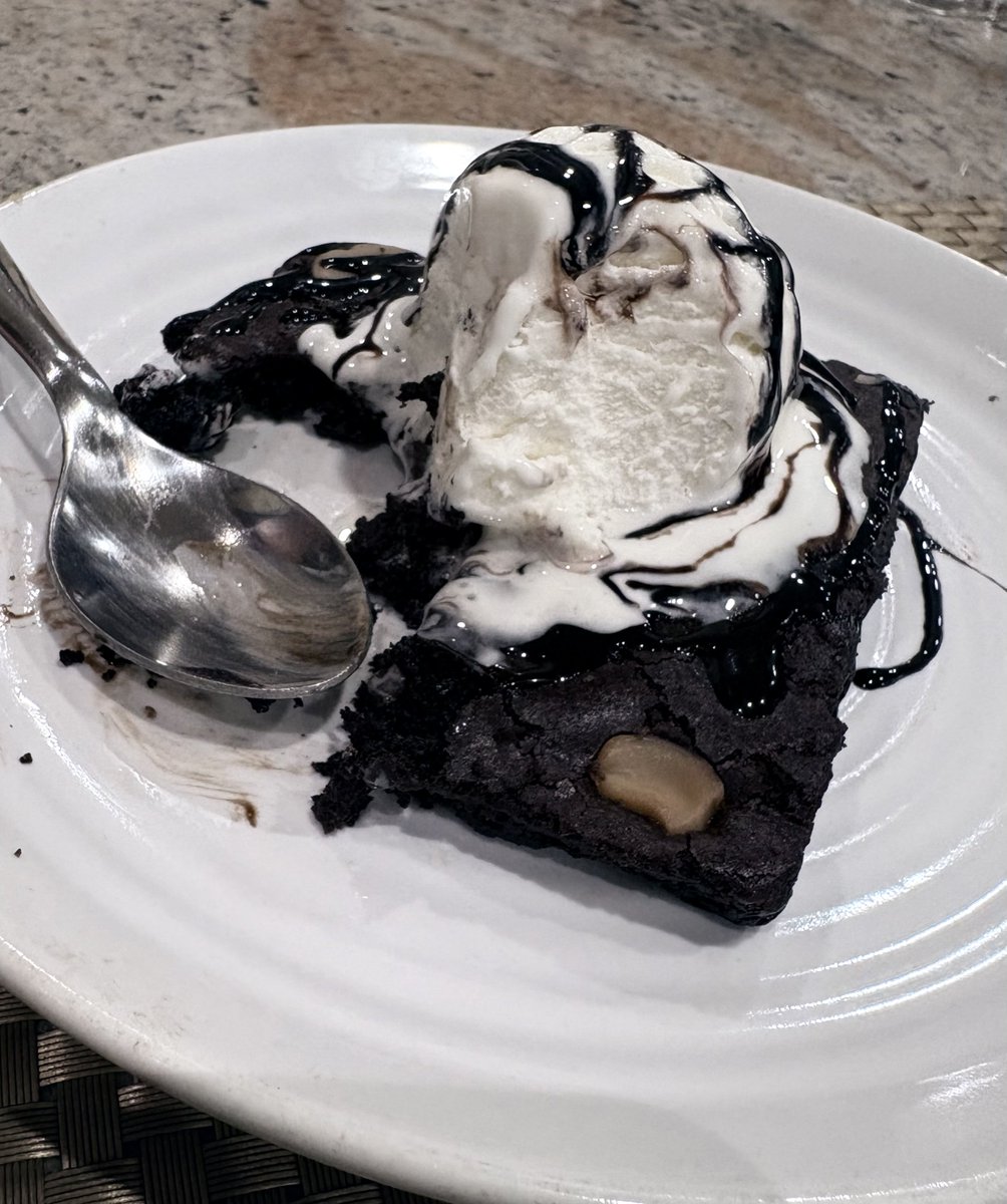 Senthil_k177's tweet photo. One of the best brownies ever had.. just want to keep to moment remembered and share with #x #udupi travellers… ⁦@tourism_udupi⁩ https://t.co/FTDX0tLMbC