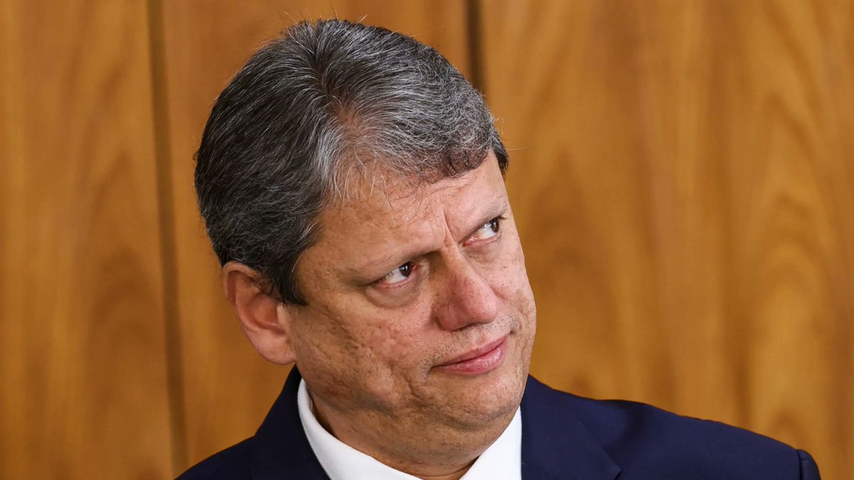 GUILHERME MACALOSSI - A família Bolsonaro humilha Tarcísio, que se recolhe em São Paulo: gazpovo.com/3r3nm2IC

"A reeleição lhe foi imposta e suas ambições políticas reduzidas ao papel que lhe foi designado pela família Bolsonaro."

#Opinião <a href="/GTMacalossi/">Guilherme Macalossi</a>