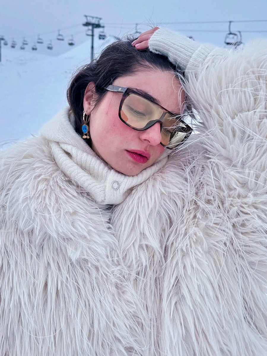aycapinterest's tweet photo. ☃️❄️💨 #ayçaayşinturan https://t.co/z8nopgPHWb