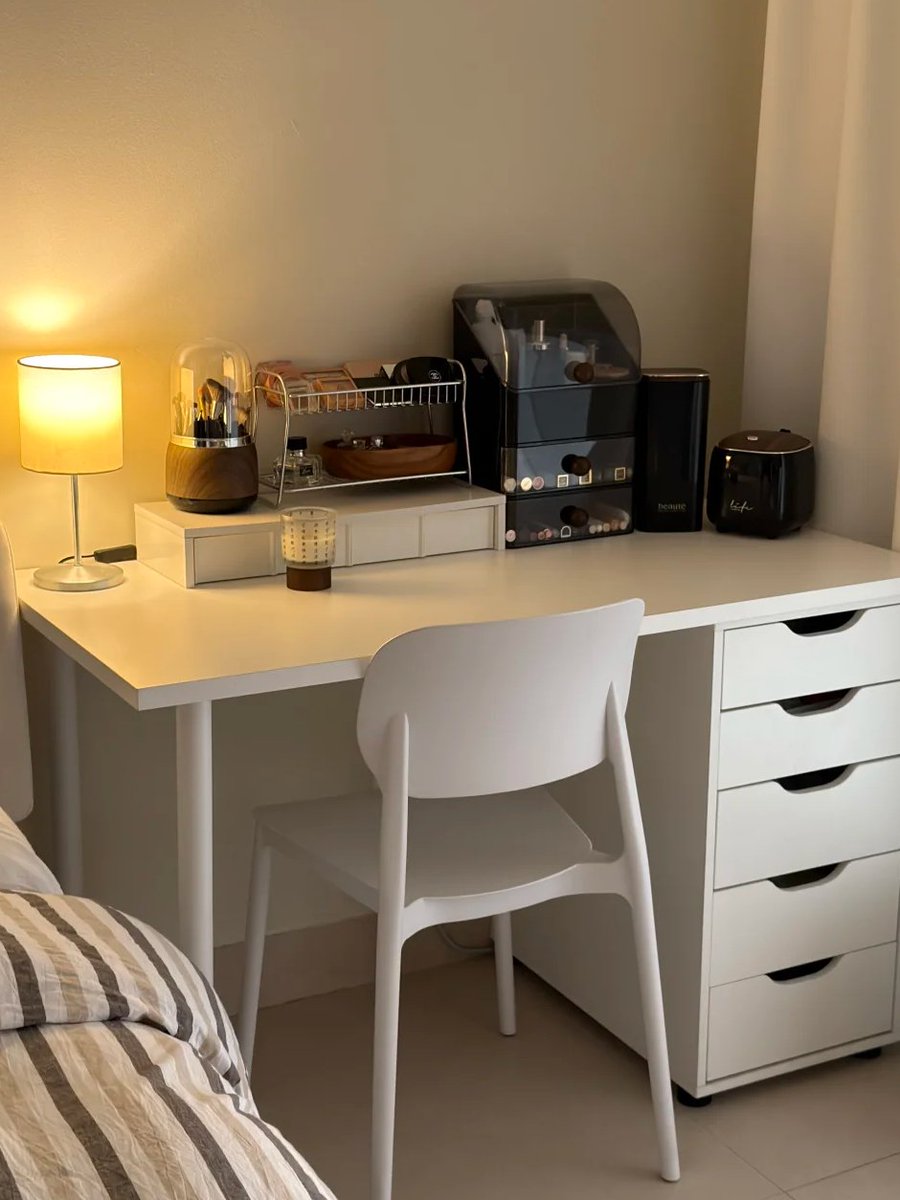 Jsfdajsg's tweet image. Finally cleared the vanity. Instant mood boost!