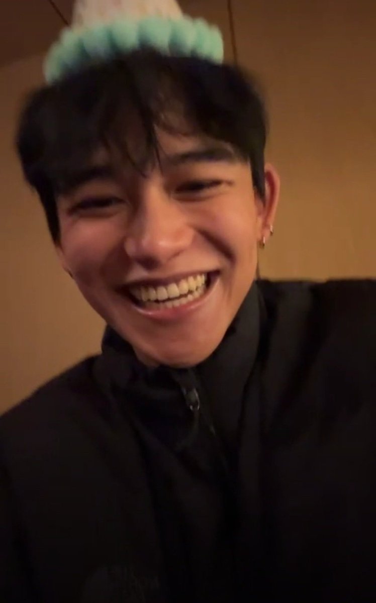 dearxuxii's tweet image. hes soo giggly 😭😭😭