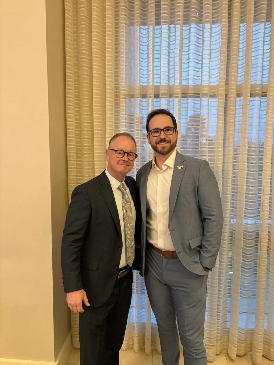 zaler0's tweet photo. Congratulations to my Region Manager @FinstadJohn on receiving his third Region of the Year award. I am deeply grateful to this leader for his unwavering support and dedication to my surgeons in Iowa throughout the year. https://t.co/XXHHE8RkxL