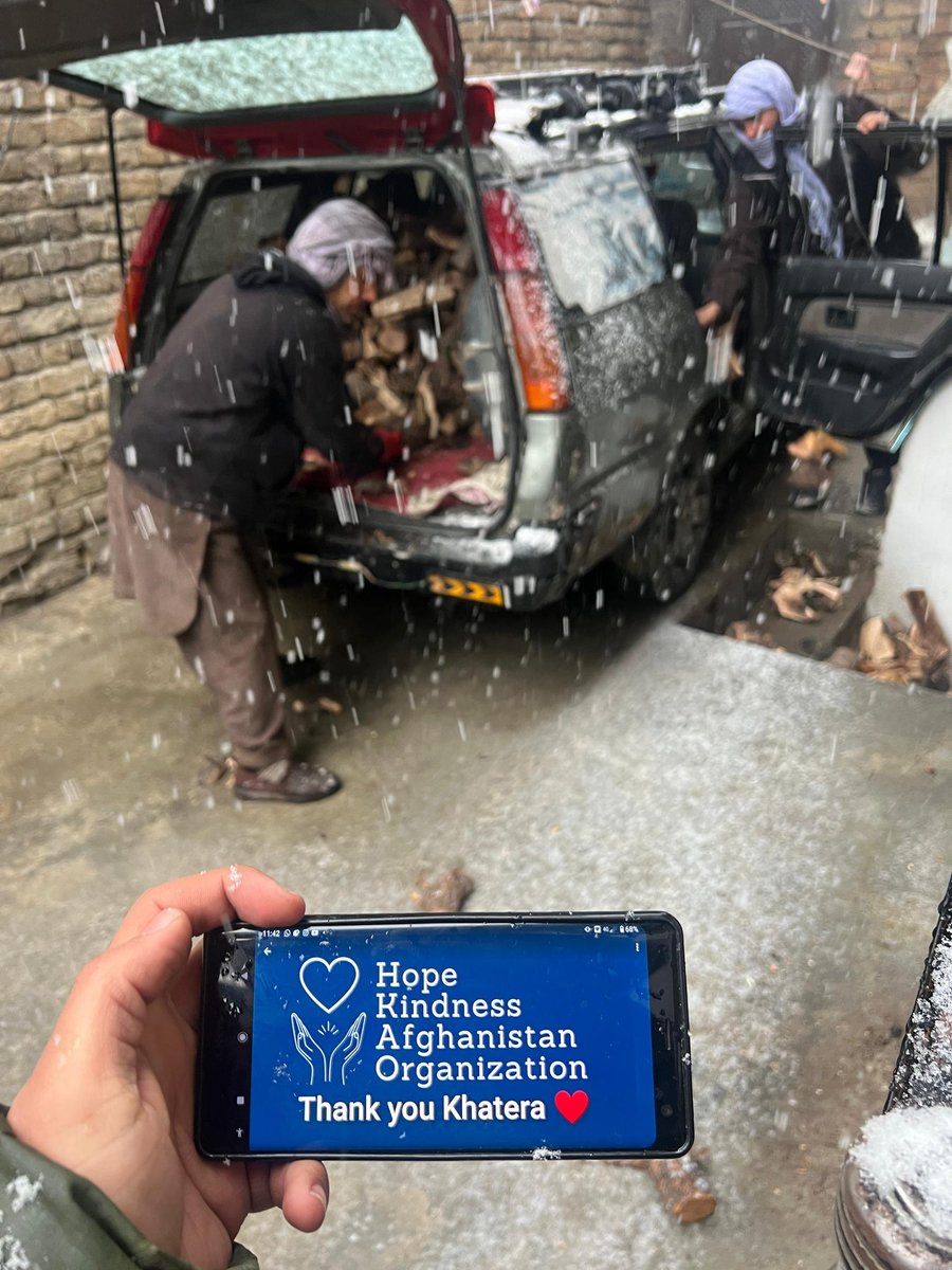 KhalylaHarito's tweet image. Delivering wood to a small school in need of heating in a snowy #Kabul #Afghanistan. Thank you so much to our kind supporter KS and others who regularly give for us to help more.