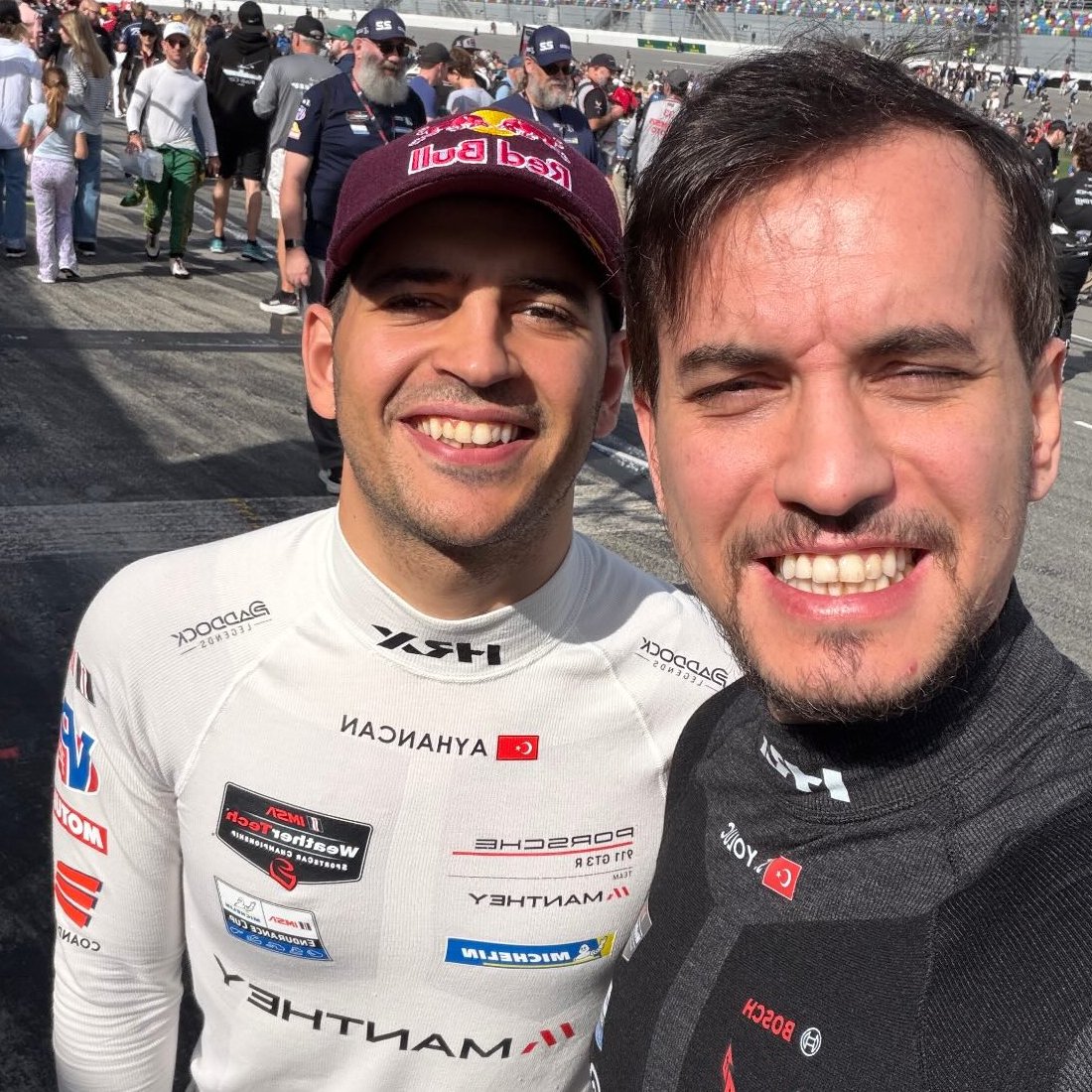🇹🇷 2 TÜRK DAYTONA'DA BİR ARADA!

💪 Daytona 24 Saat'te ülkemizi temsil edecek olan Ayhancan Güven ve Salih Yoluç, bir araya geldiler!

Gönülden başarılar! Sonu zaferlerle bitsin!